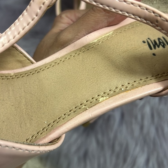 Womens Shoes - Picture 3 of 5